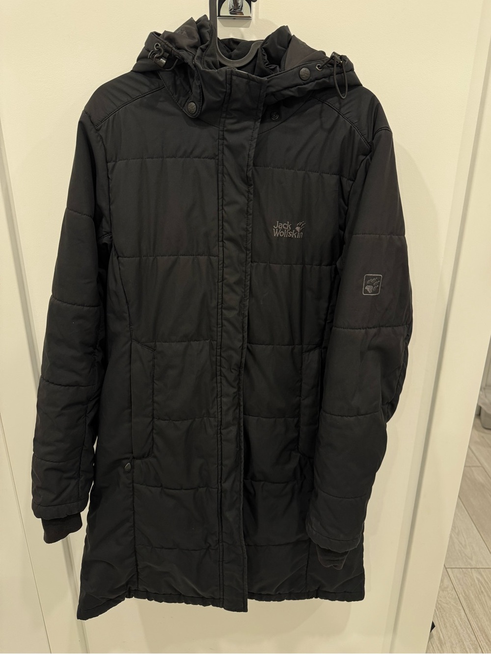 Jack Wolfskin Women's Microguard Silver Stormlock Black Hooded Parka Jacket. (M)